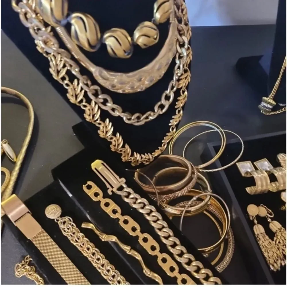 Big Estate Sale jewelry lot~ 3 LBs All wearable gold silver pearls rhine…